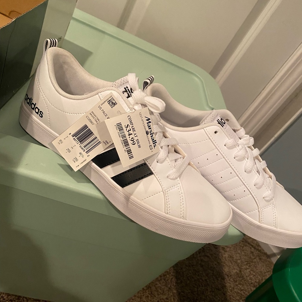 ADIDAS - white and black basketball sneakers – size 8.5